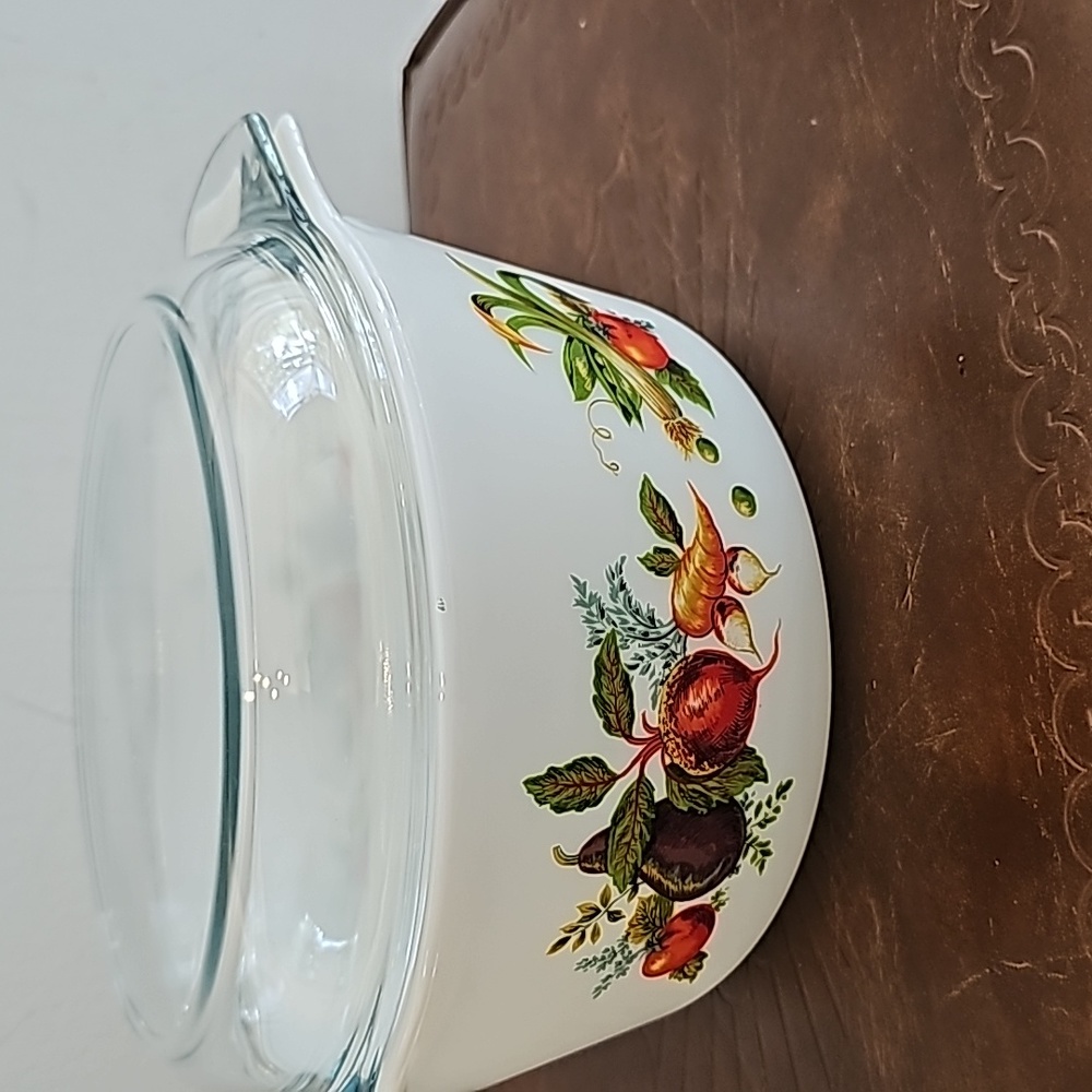 Pyrex England Tuscany 4.5 pint Casserole dish